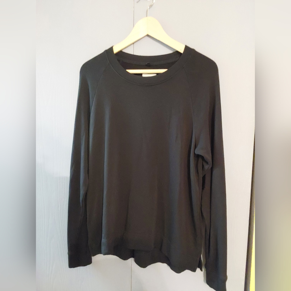 Lou & Grey Black Signaturesoft Sweatshirt